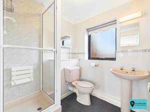 En Suite - click for photo gallery